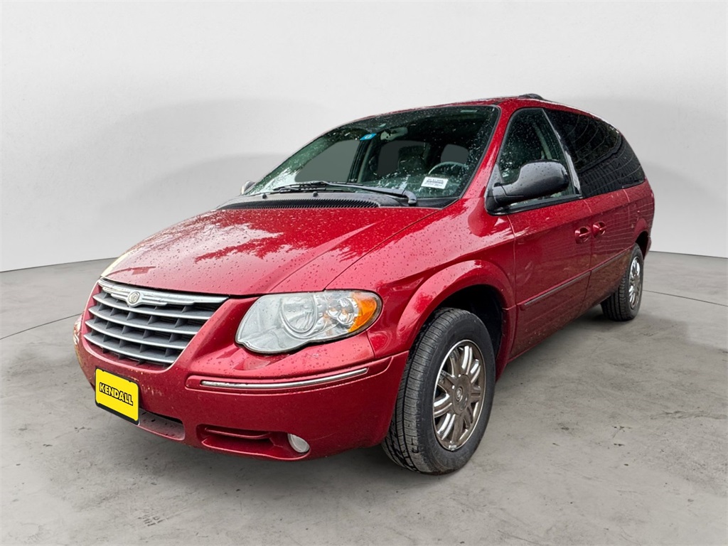 2005 Chrysler Town & Country Limited's photo