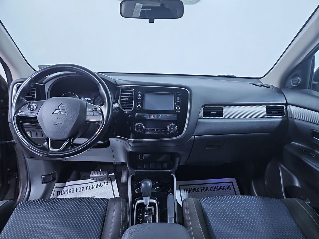 2017 Mitsubishi Outlander ES photo 10