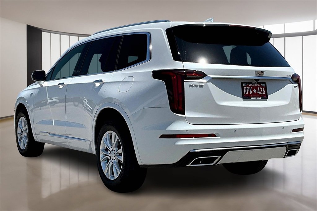 2025 Cadillac XT6 Luxury photo 3