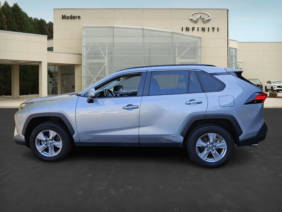 2024 Toyota RAV4 Hybrid XLE photo 4