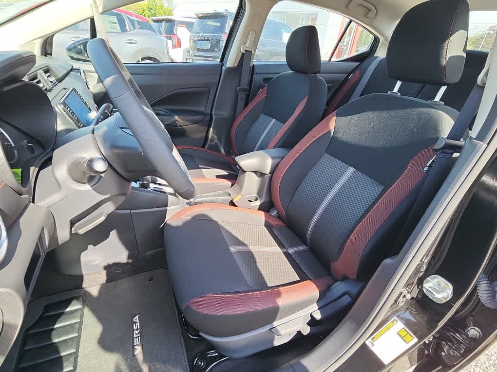 2025 Nissan Versa SR photo 10