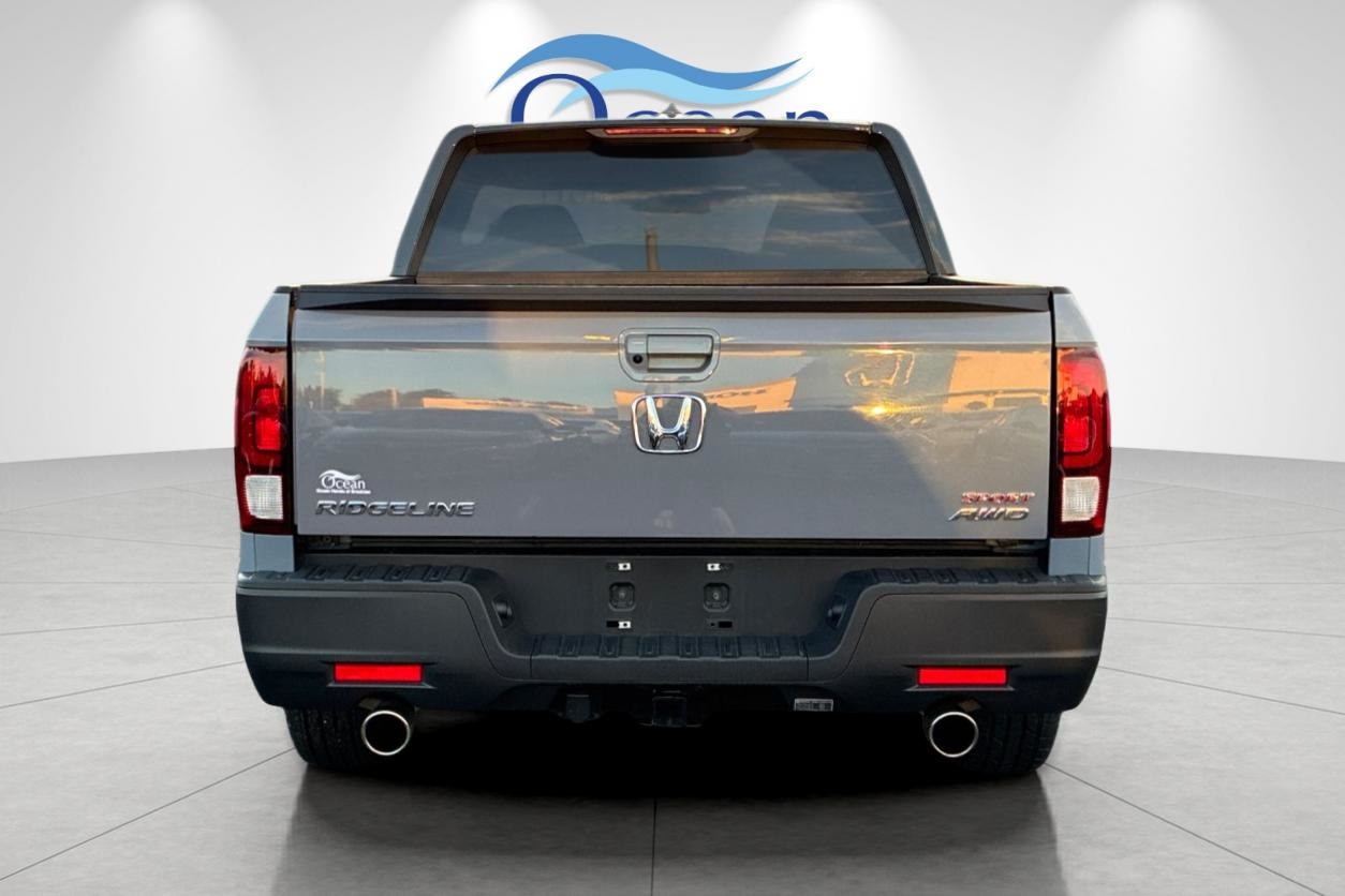 2023 Honda Ridgeline Sport photo 2