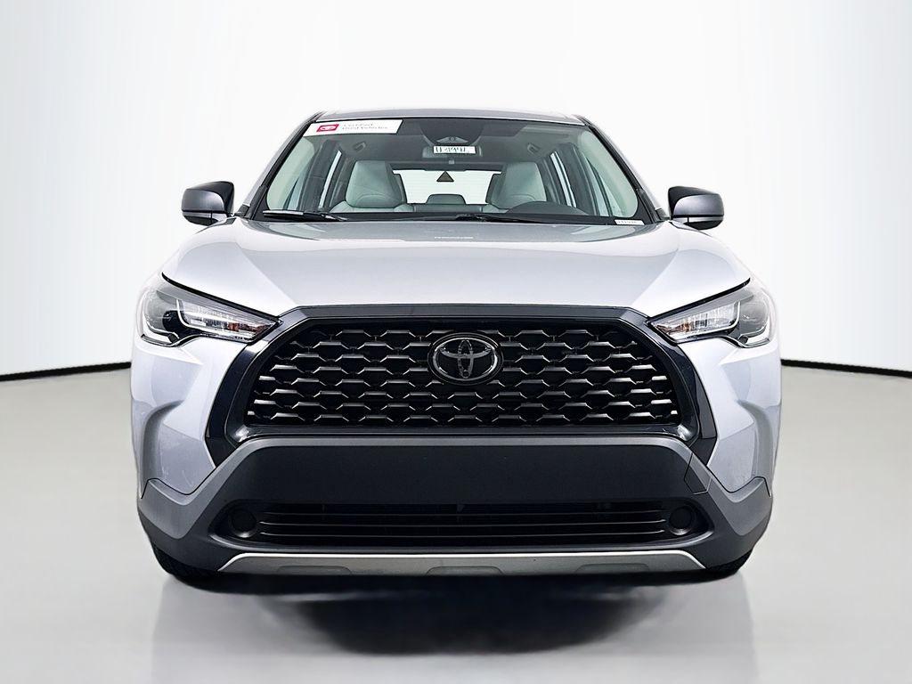 2024 Toyota Corolla Cross L photo 2