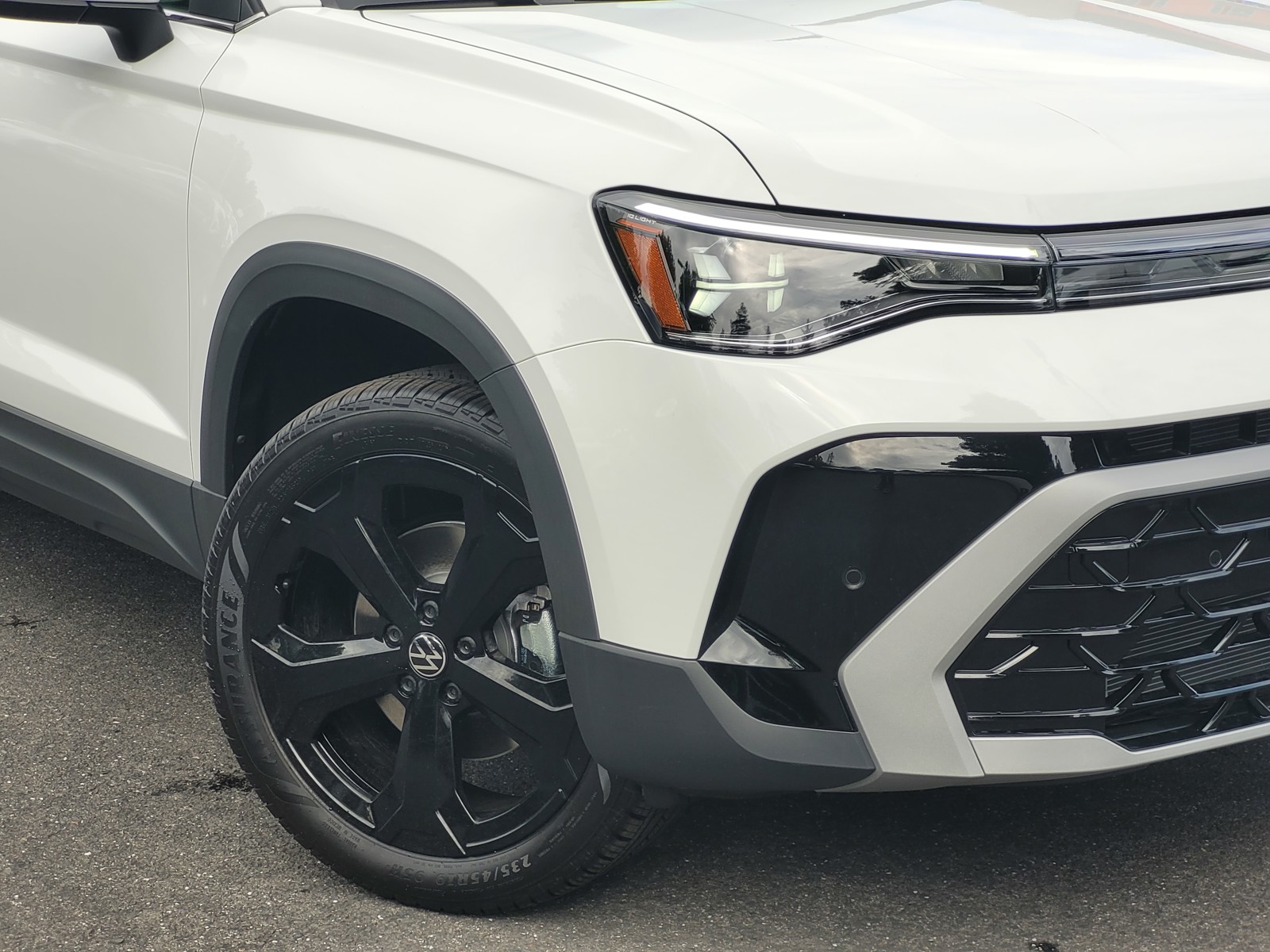 2025 Volkswagen Taos SEL photo 3