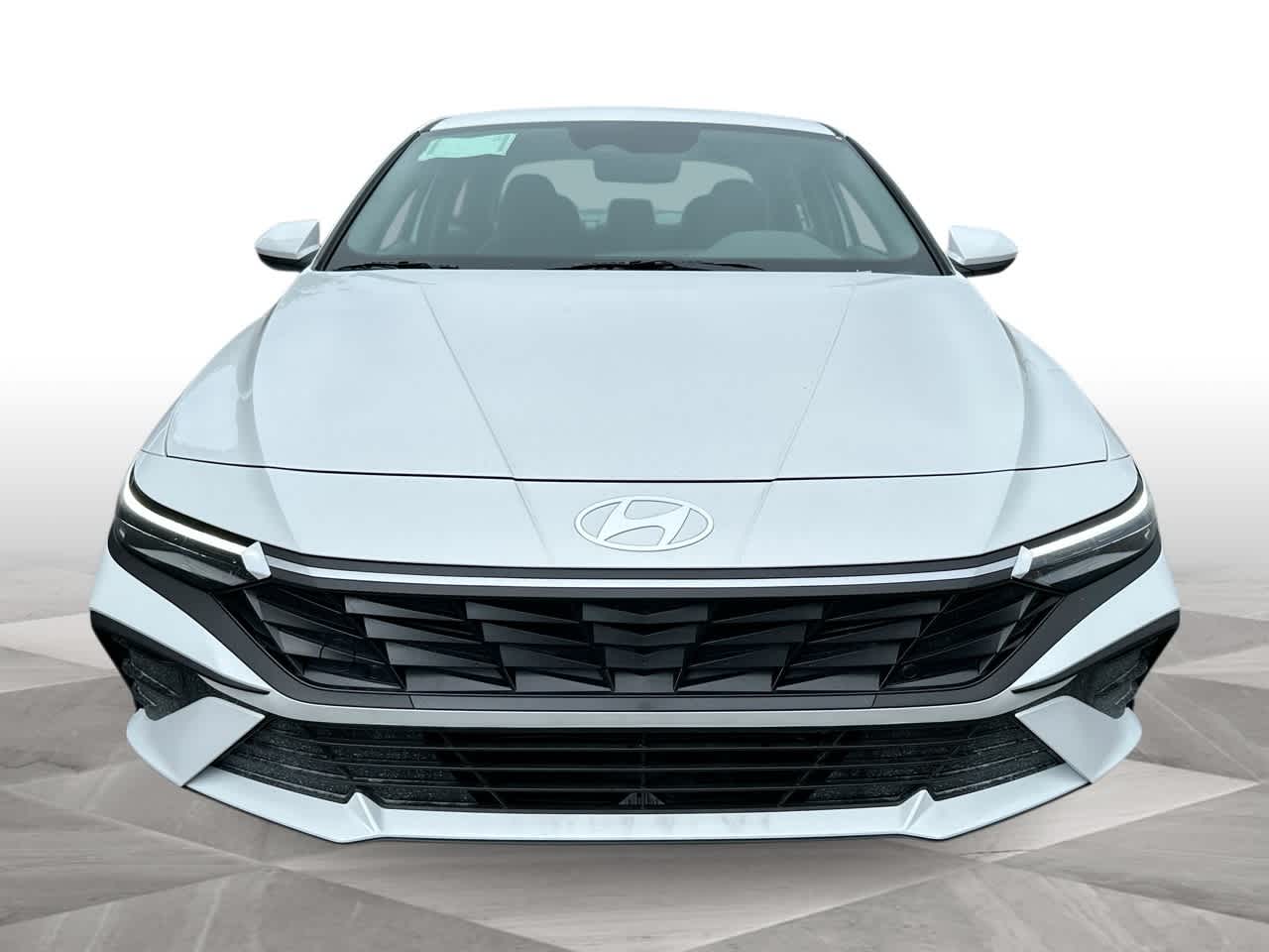 2025 Hyundai Elantra SE photo 3