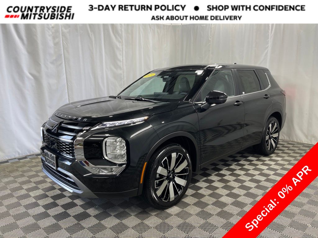 2025 Mitsubishi Outlander SE's photo