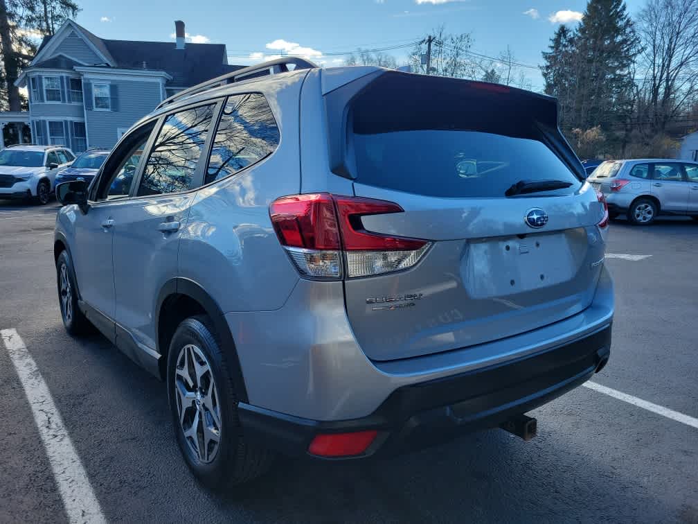 2023 Subaru Forester Premium photo 4