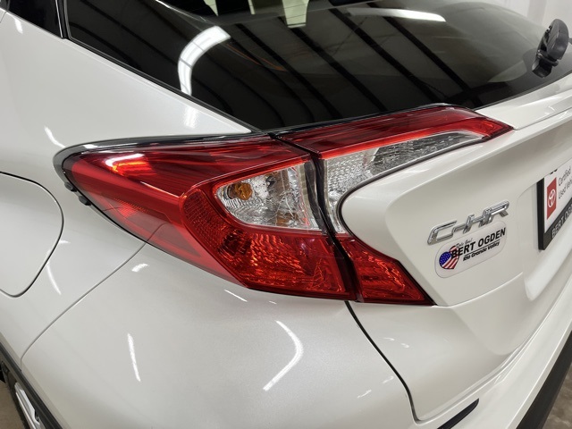 2021 Toyota C-HR LE photo 7