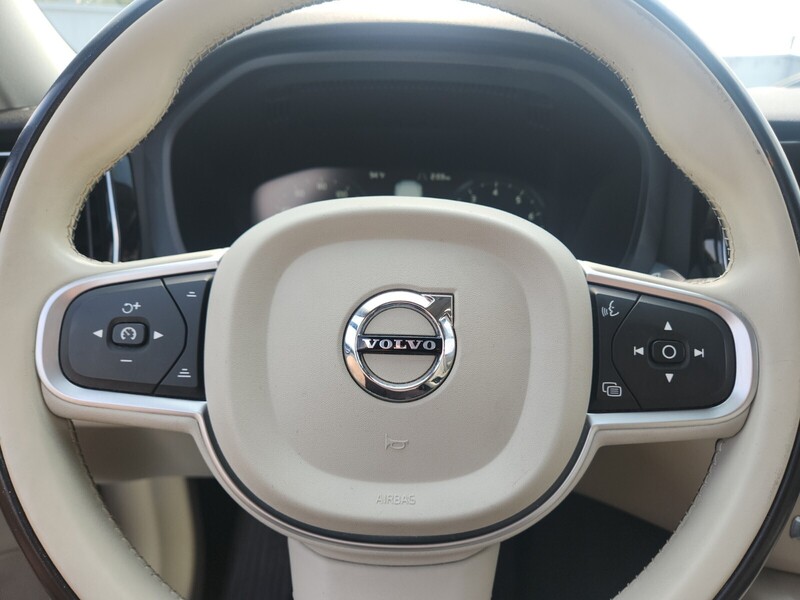2019 Volvo XC60 T5 Momentum photo 21