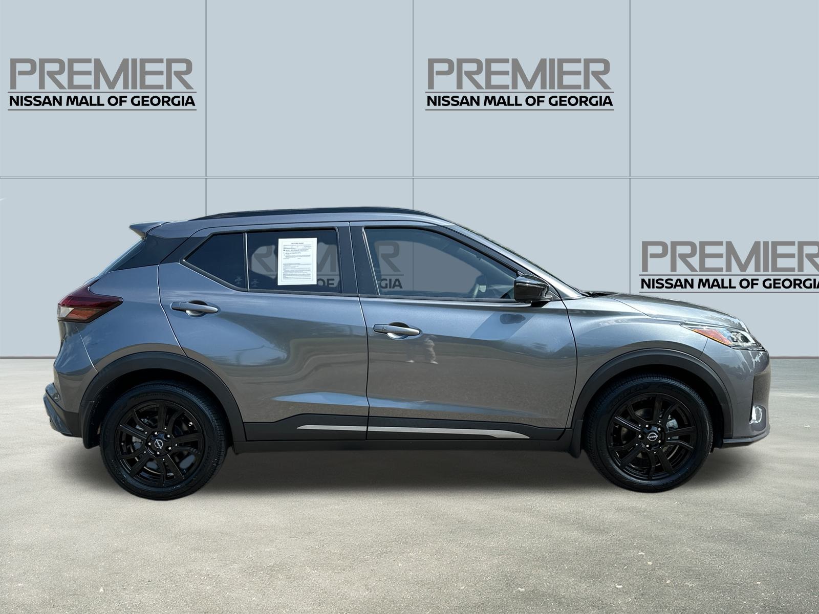 2022 Nissan Kicks SR photo 4