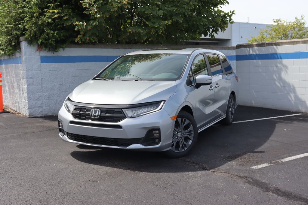 2026 Honda Odyssey Touring's photo