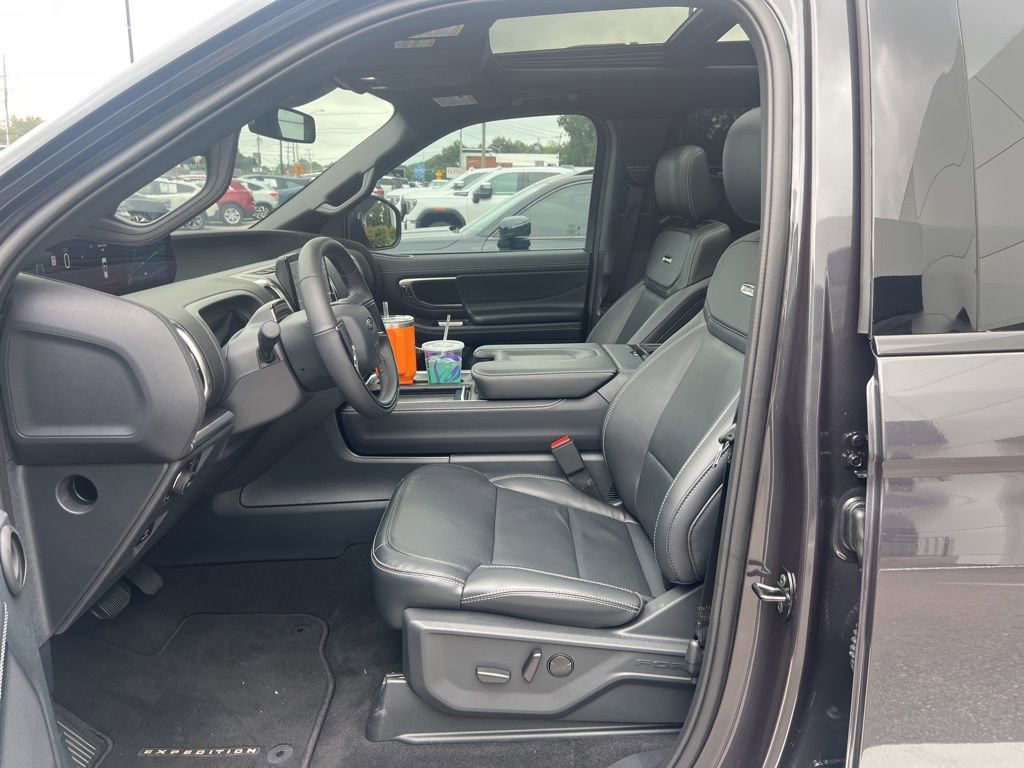 2025 Ford Expedition Platinum photo 2