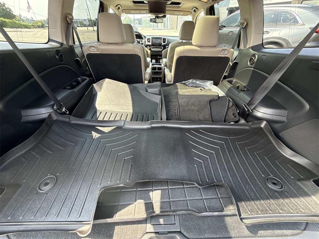 2016 Honda Pilot Elite photo 26