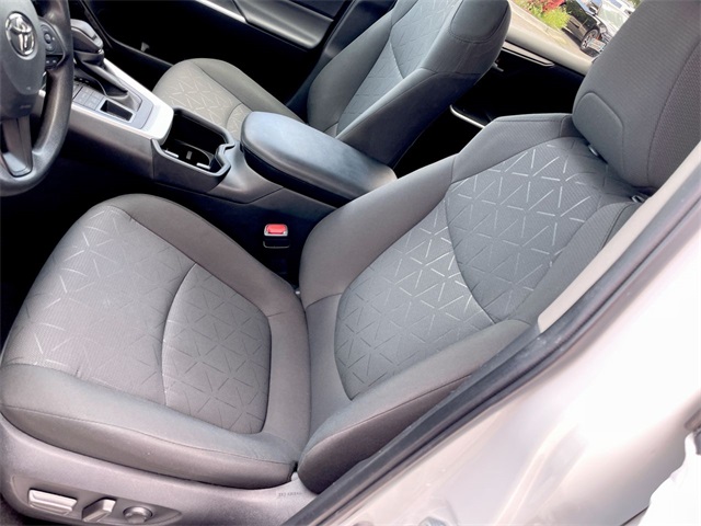 2024 Toyota RAV4 XLE photo 3