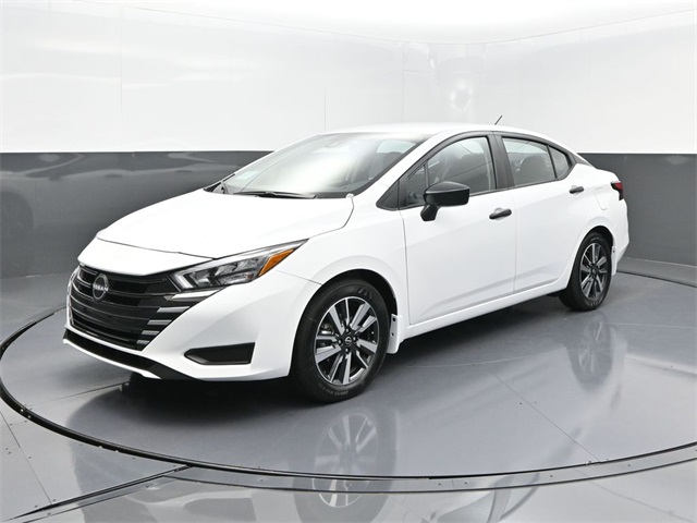 2025 Nissan Versa 1.6 S photo 3