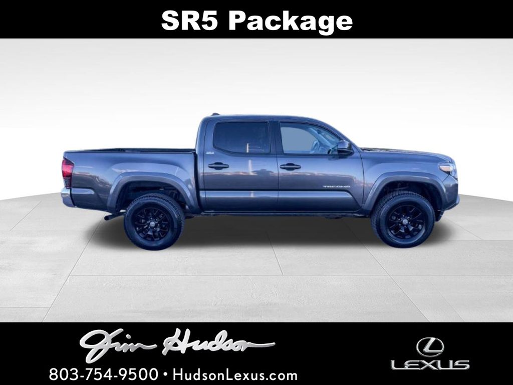 2019 Toyota Tacoma SR5's photo