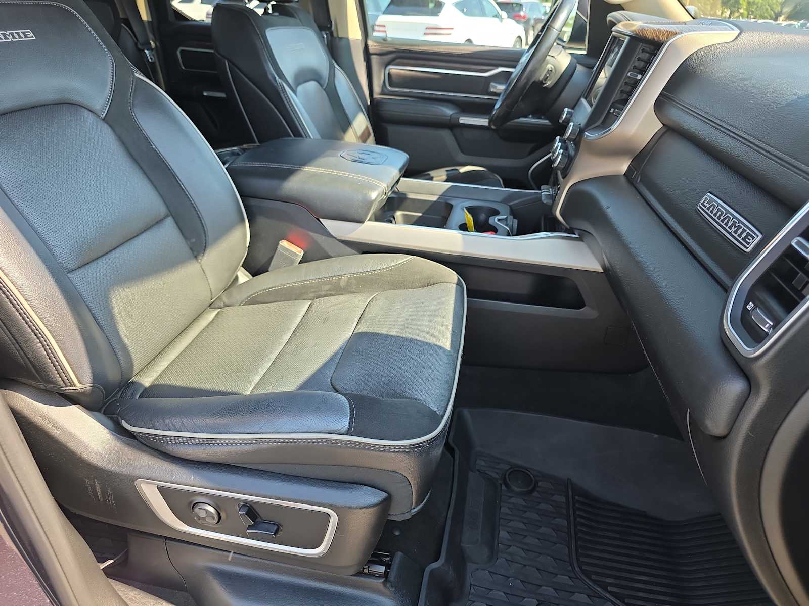 2020 Ram 1500 Laramie photo 32