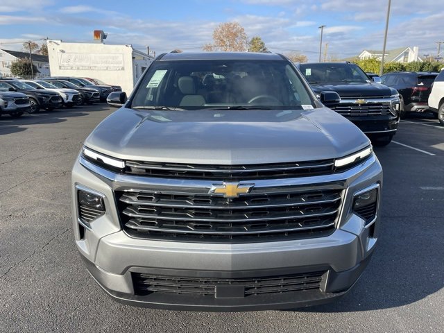 2026 Chevrolet Traverse photo 2