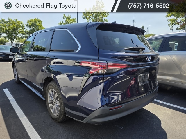2021 Toyota Sienna LE photo 4
