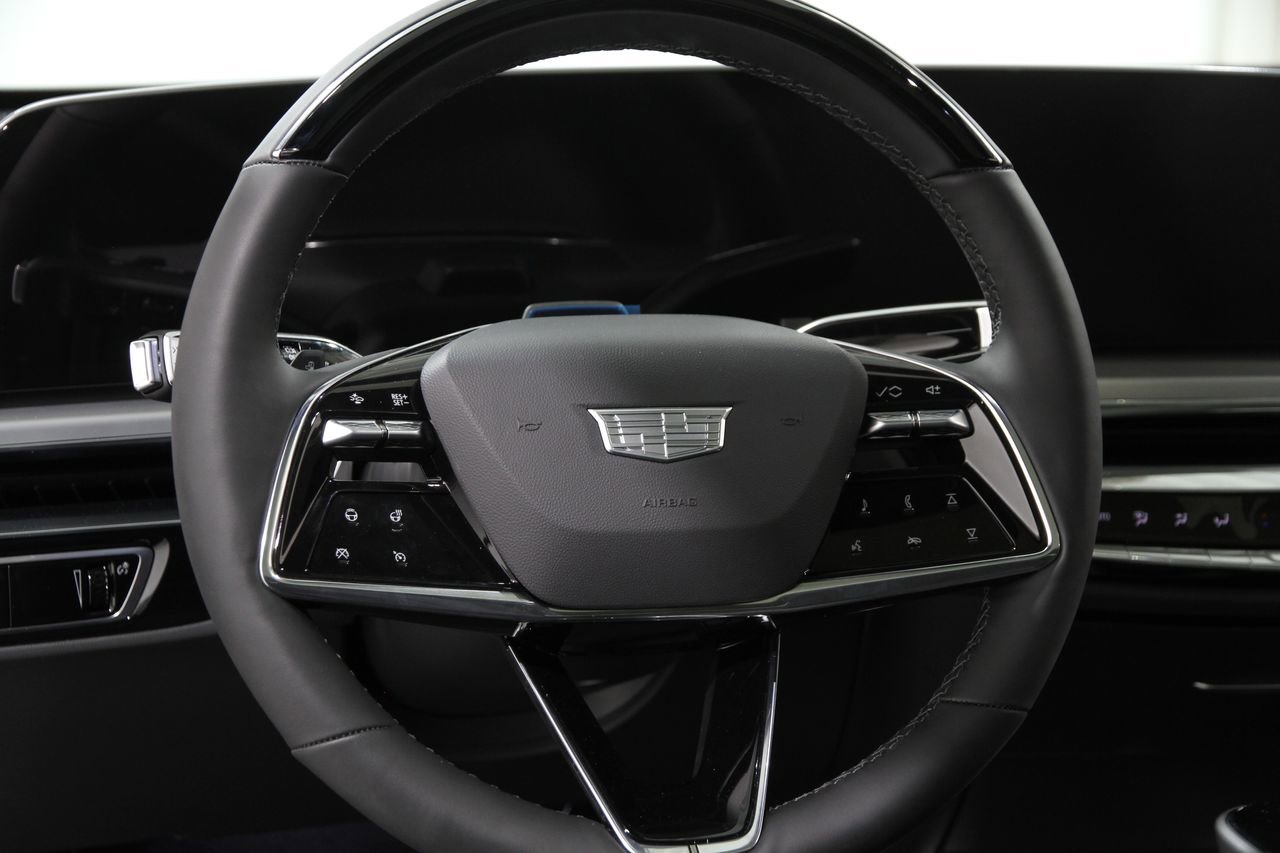 2025 Cadillac Lyriq Luxury photo 7