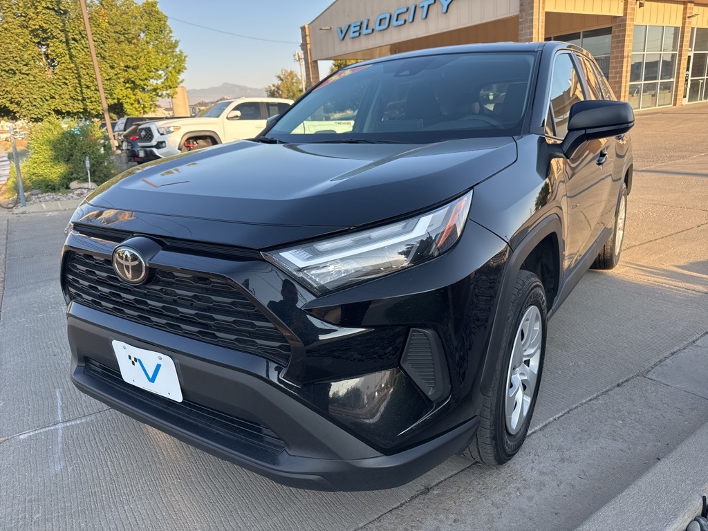 2024 Toyota RAV4 LE photo 3