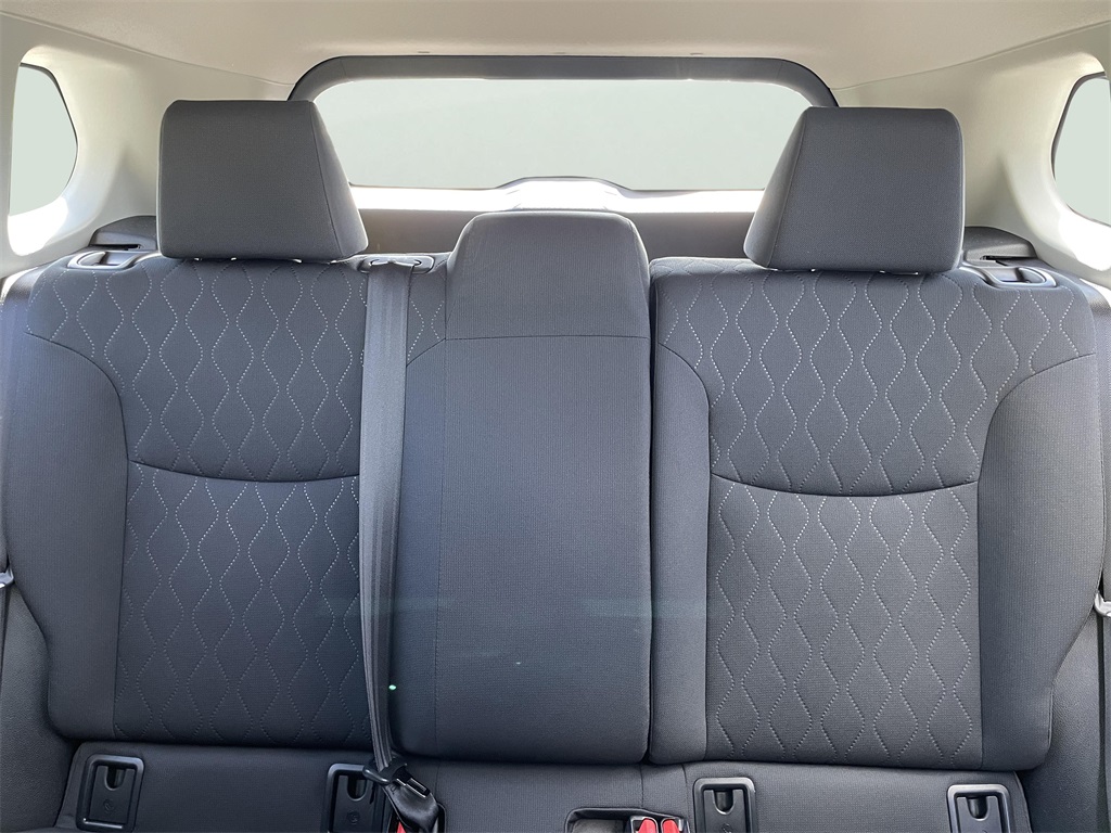 2022 Toyota Corolla Cross LE photo 22