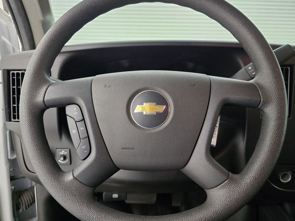 2022 Chevrolet Express 3500 LS photo 7