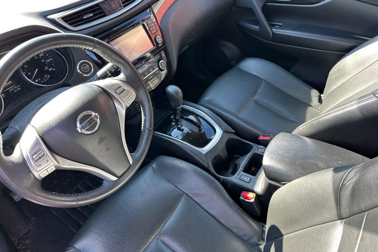 2014 Nissan Rogue SL photo 4