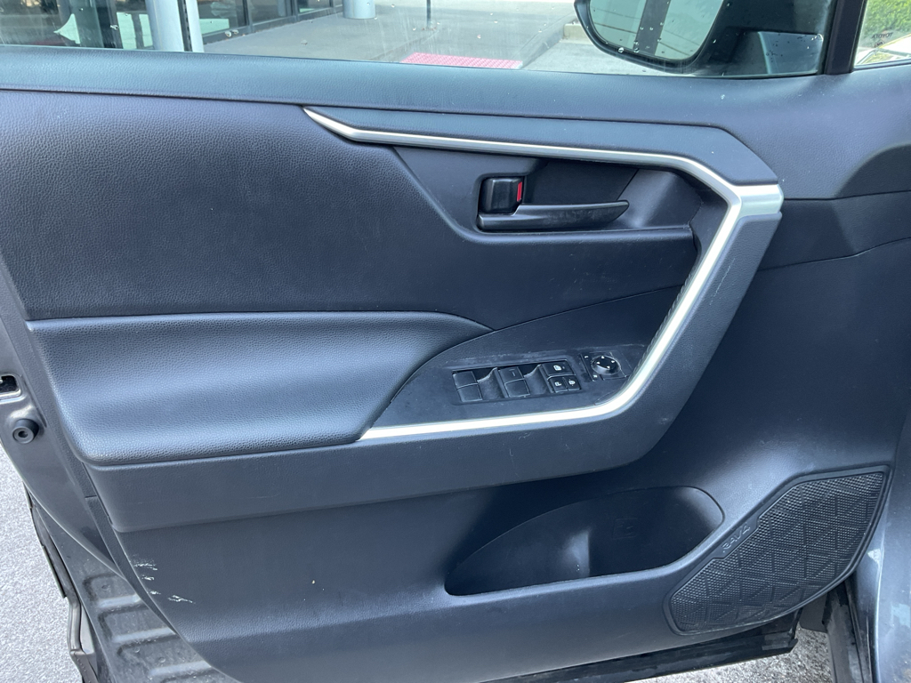 2019 Toyota RAV4 LE photo 12