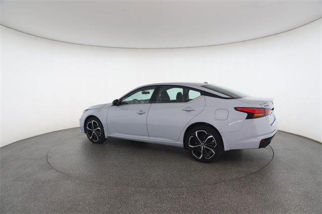 2023 Nissan Altima 2.5 SR photo 8