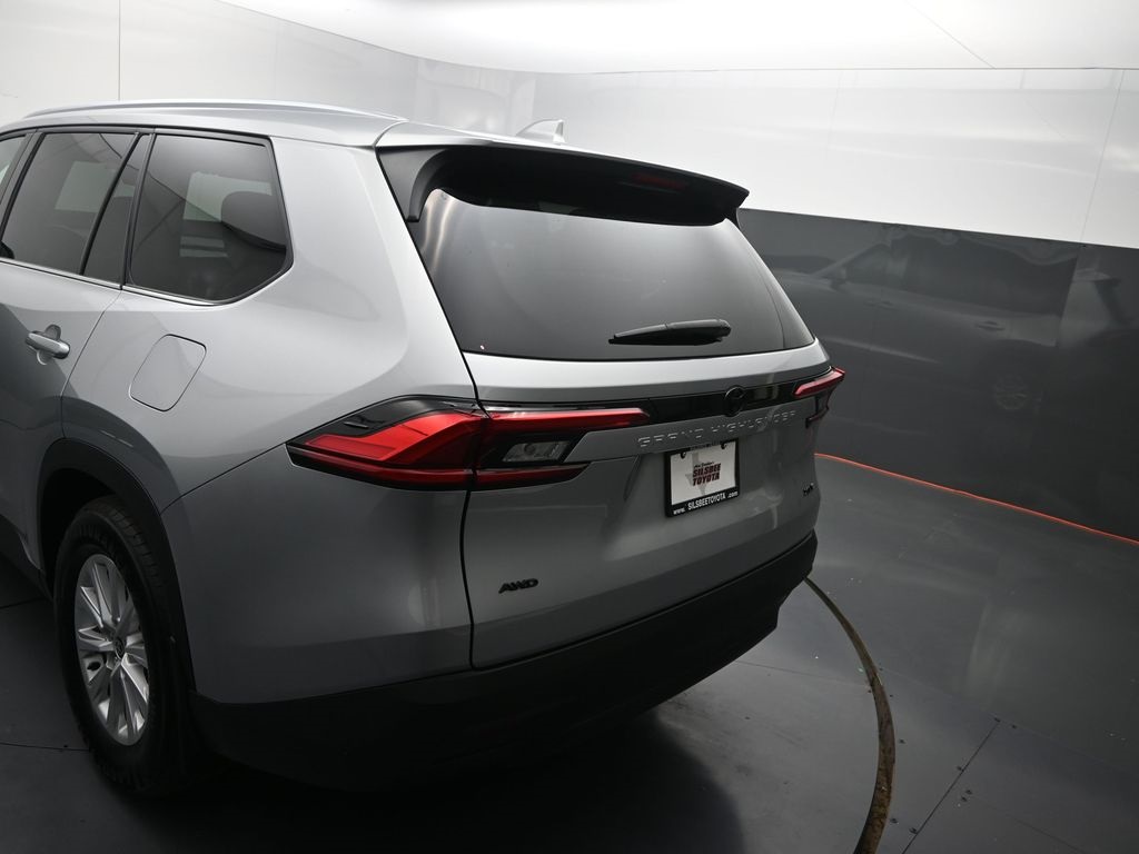 2024 Toyota Grand Highlander XLE photo 5
