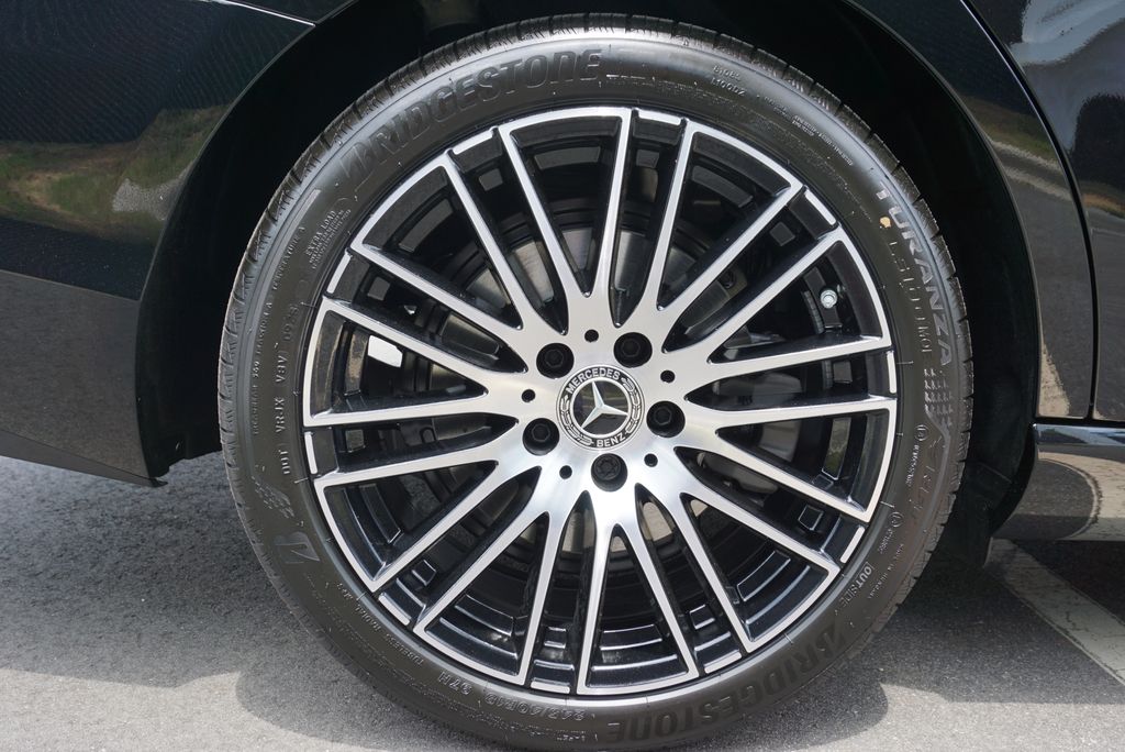 2025 Mercedes Benz C 300 photo 14