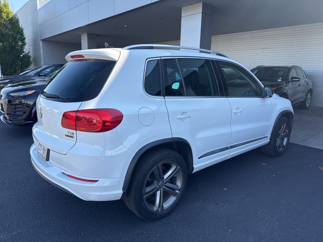 2017 Volkswagen Tiguan Sport photo 2