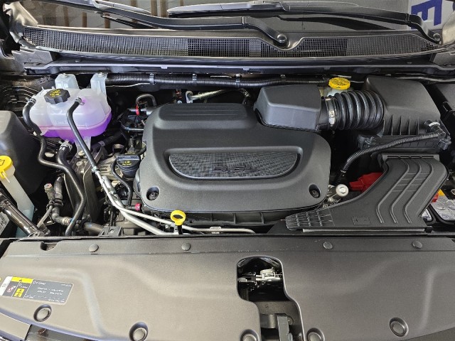 2025 Chrysler Pacifica photo 5