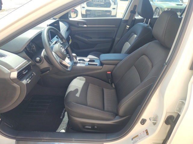 2025 Nissan Altima 2.5 SV photo 13