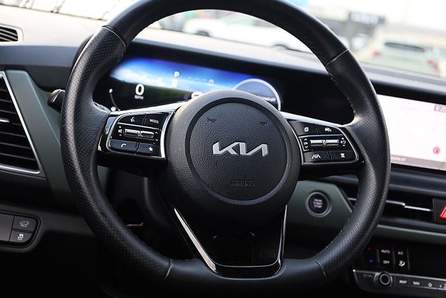 2024 Kia Seltos SX photo 27