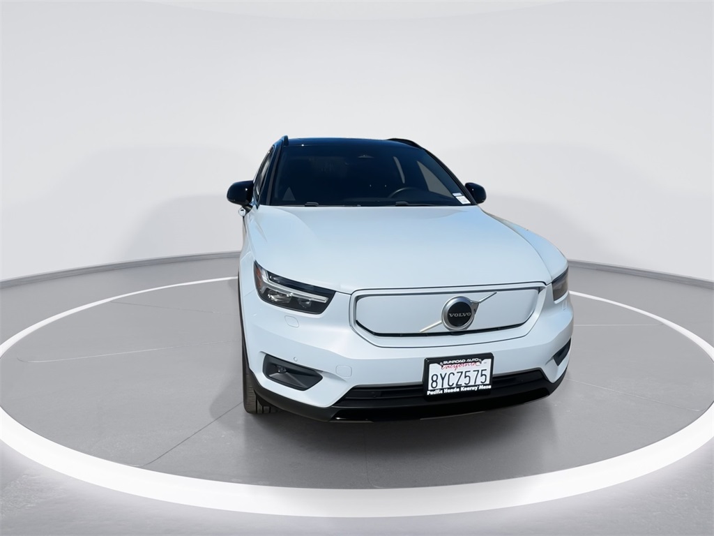 2021 Volvo XC40 Recharge P8 AWD photo 2