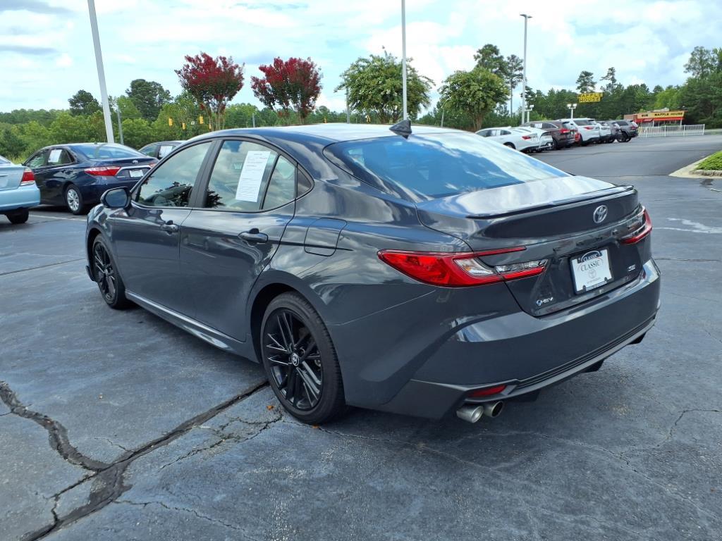 2025 Toyota Camry SE photo 3