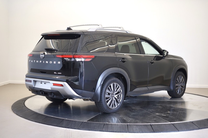 2024 Nissan Pathfinder SL photo 2