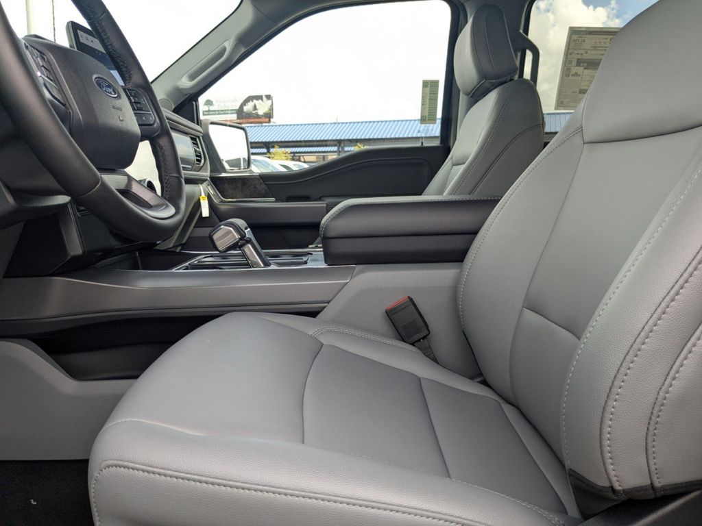 2025 Ford F-150 Lightning photo 20