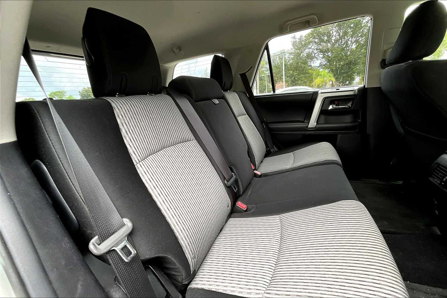 2014 Toyota 4Runner SR5 photo 17