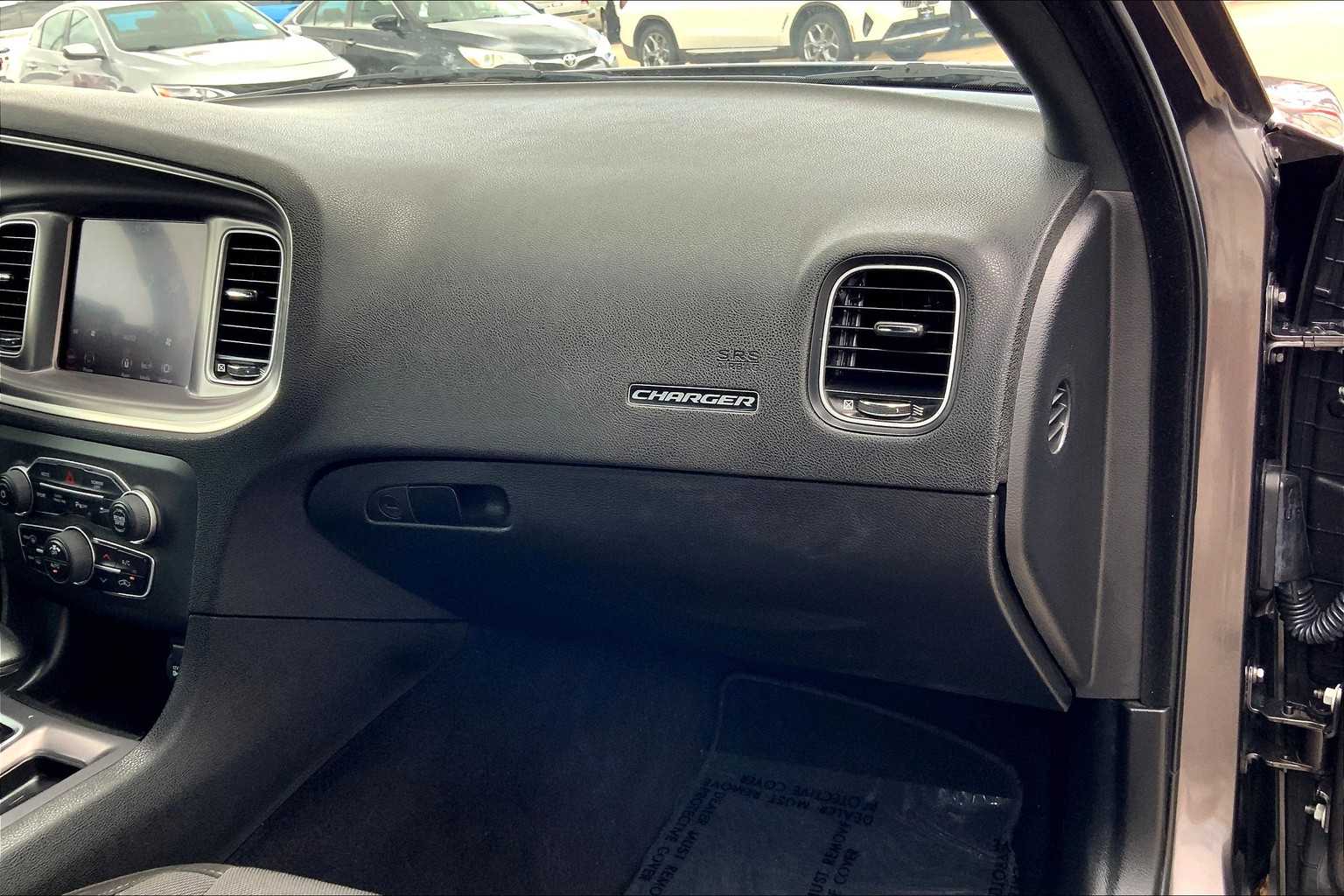 2022 Dodge Charger SXT photo 18