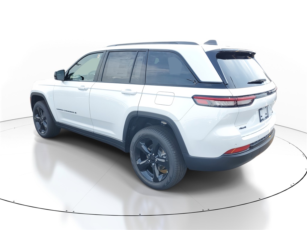 2025 Jeep Grand Cherokee Limited photo 3