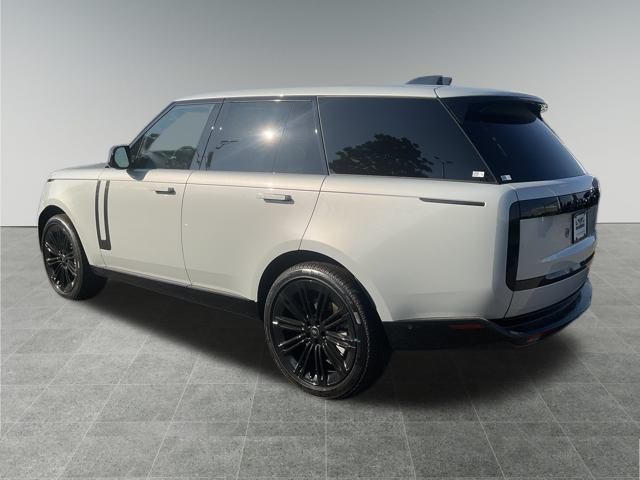 2025 Land Rover Range Rover SE photo 3