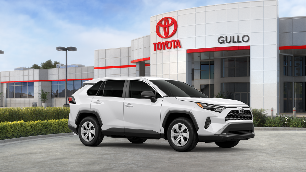 2025 Toyota RAV4 LE photo 4