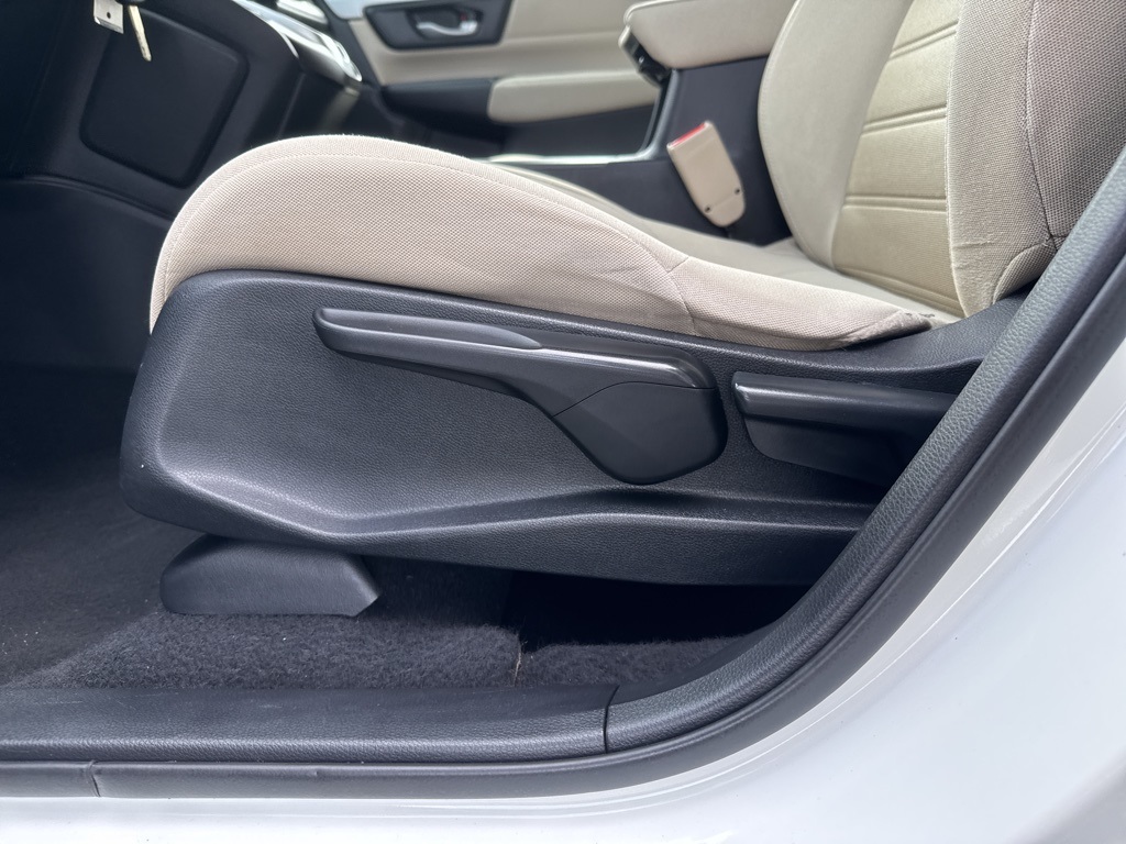 2017 Honda CR-V LX photo 15