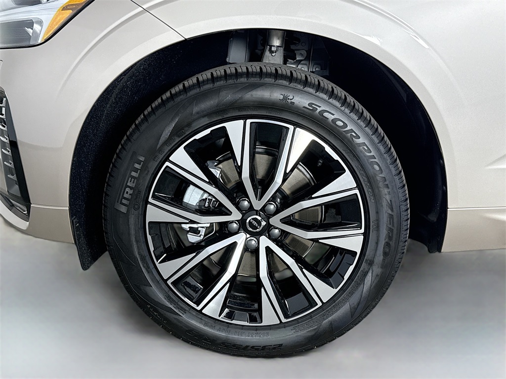2025 Volvo XC60 B5 Core photo 30