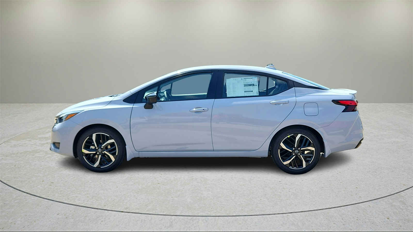 2025 Nissan Versa 1.6 SR photo 3