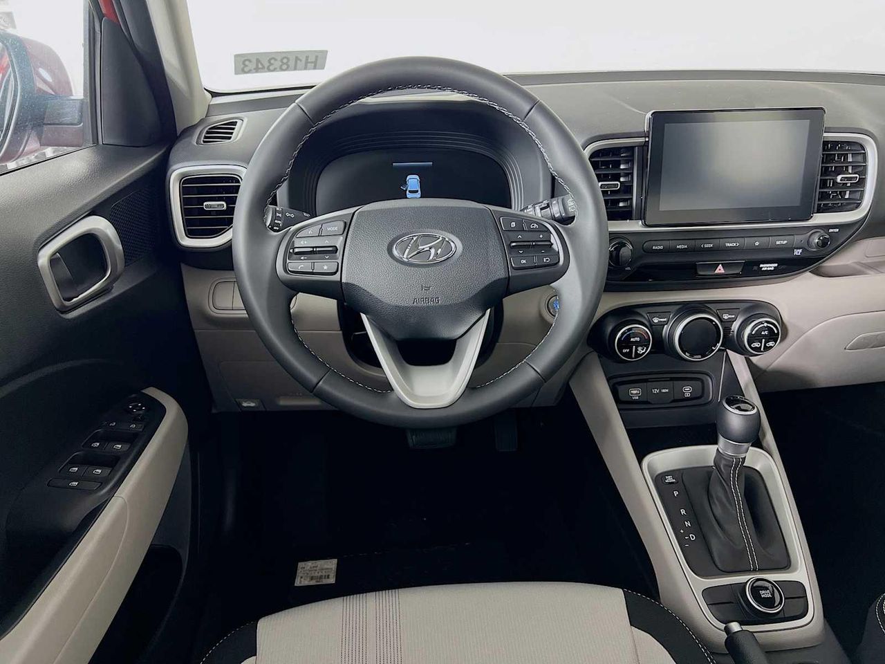 2025 Hyundai Venue SEL photo 3