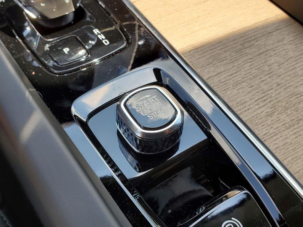 2026 Volvo XC60 B5 Plus photo 13